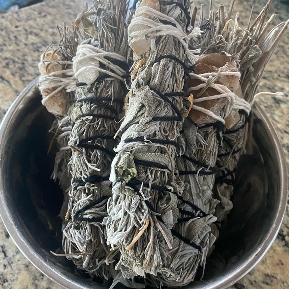 Homegrown handmade sage and lavender incense bundle with crystal quartz gift - Picture 4 of 7